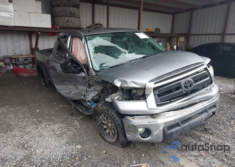 2012 Toyota Tundra Grade 5.7L V8 z USA, uszkodzony, nr VIN 5TFUW5F19CX261880